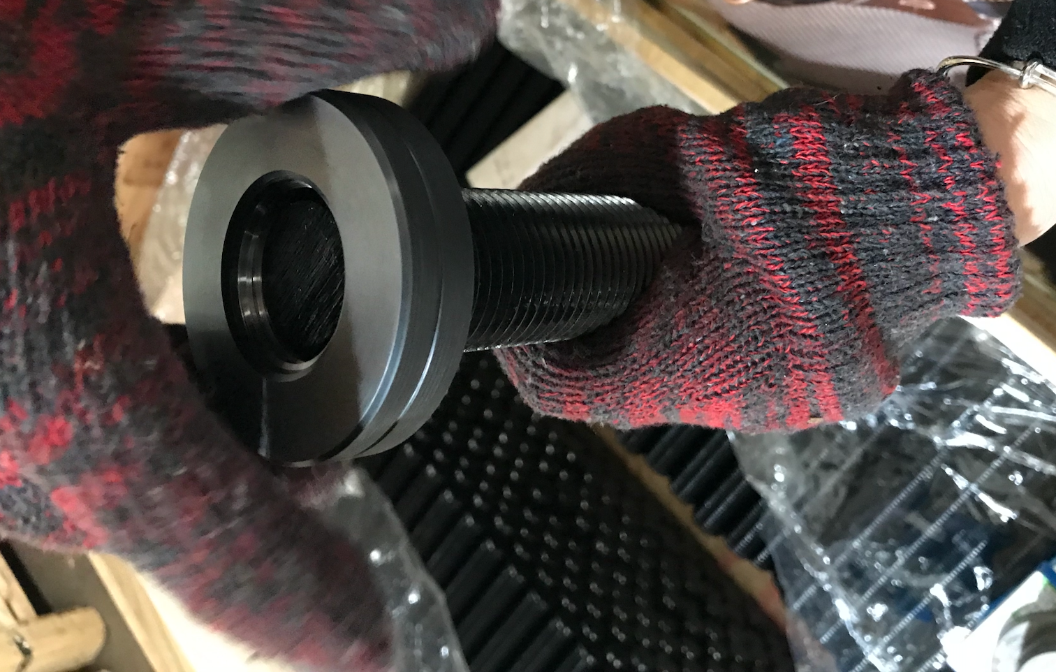 Fully threaded high-strength double-ended bolts