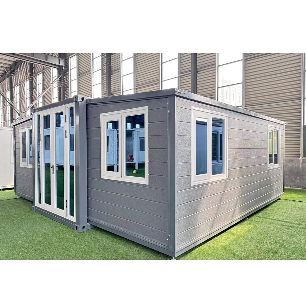 Double winged expandable house