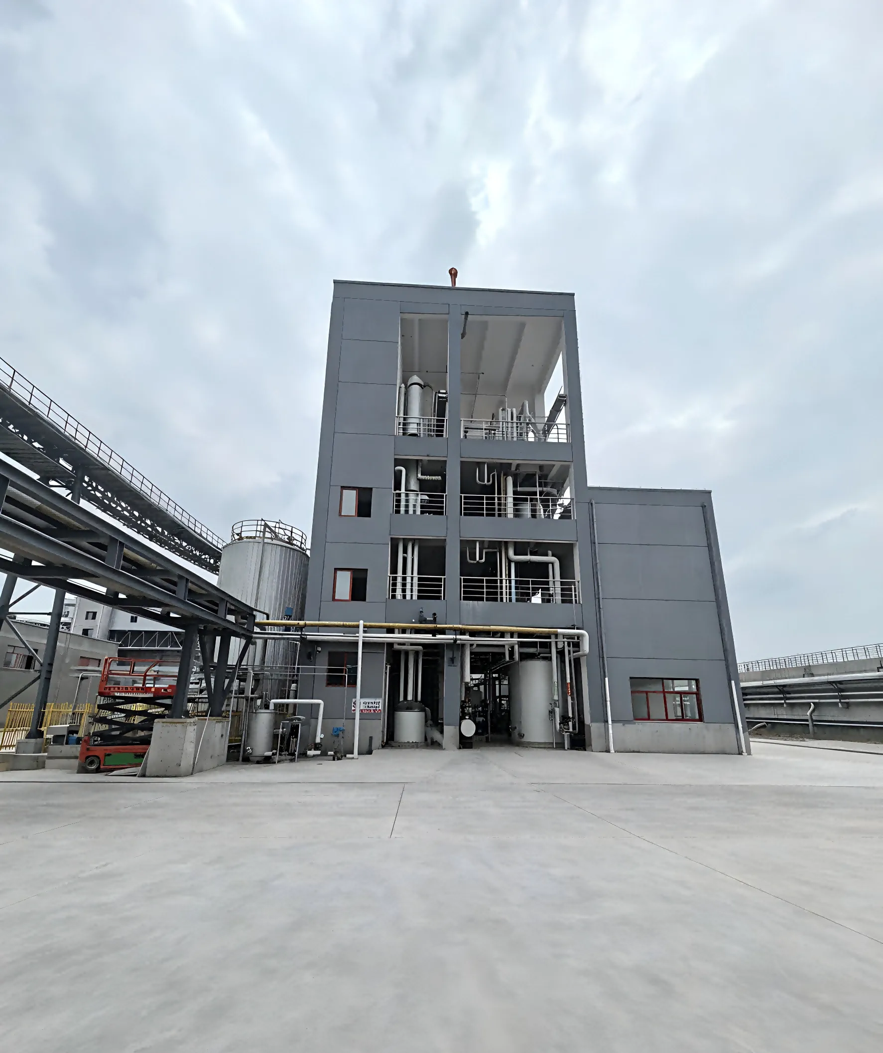 Un proyecto de preparación de dióxido de cloro de alta presión negativa en Hubei（a）   Construido en ：2025 Capacidad de producción：8 tons per day