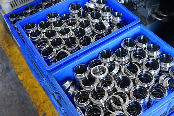 What is the difference between 316L and 316ti?