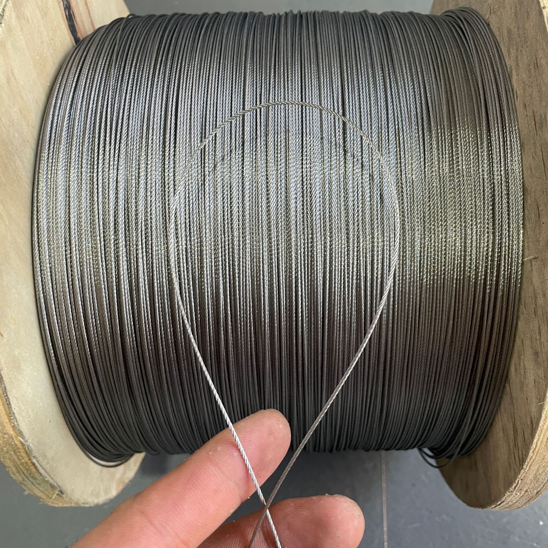 Câble en acier inoxydable 1x7 0.3-6.0mm pour suspension, traction et garde-corps