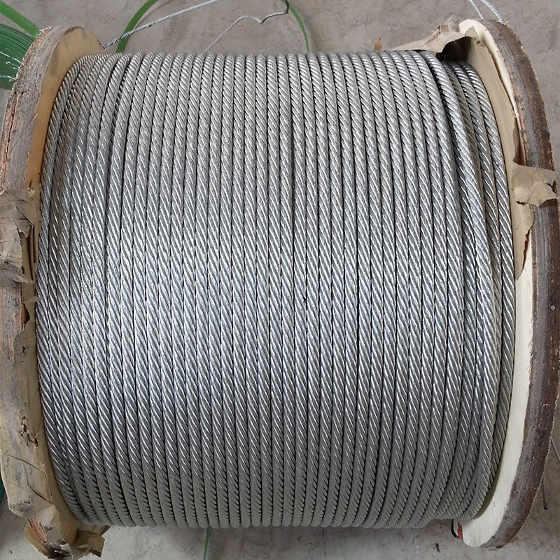 Câble en acier galvanisé 6x12+7FC 3-12mm utilisé pour l'arrimage, le remorquage, les charges légères et l'agriculture