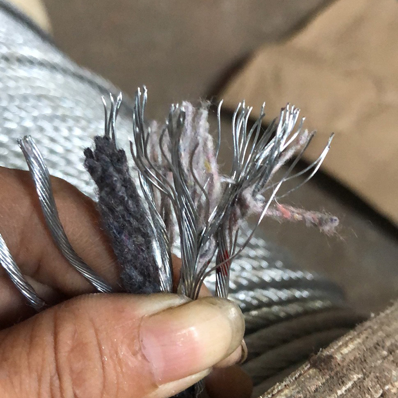 Câble en acier galvanisé 6x12+7FC 3-12mm utilisé pour l'arrimage, le remorquage, les charges légères et l'agriculture