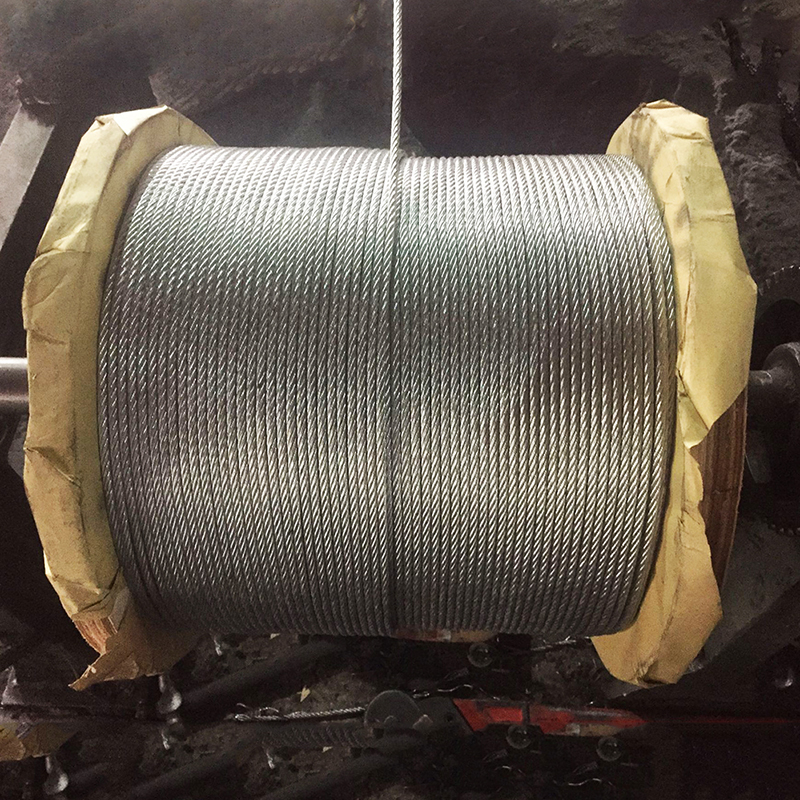 Câble en acier galvanisé 6x12+7FC 3-12mm utilisé pour l'arrimage, le remorquage, les charges légères et l'agriculture