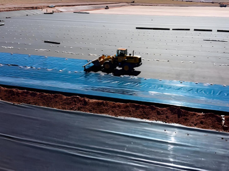 Géomembrane texturée en LLDPE – Quand le sol ne reste pas stable
