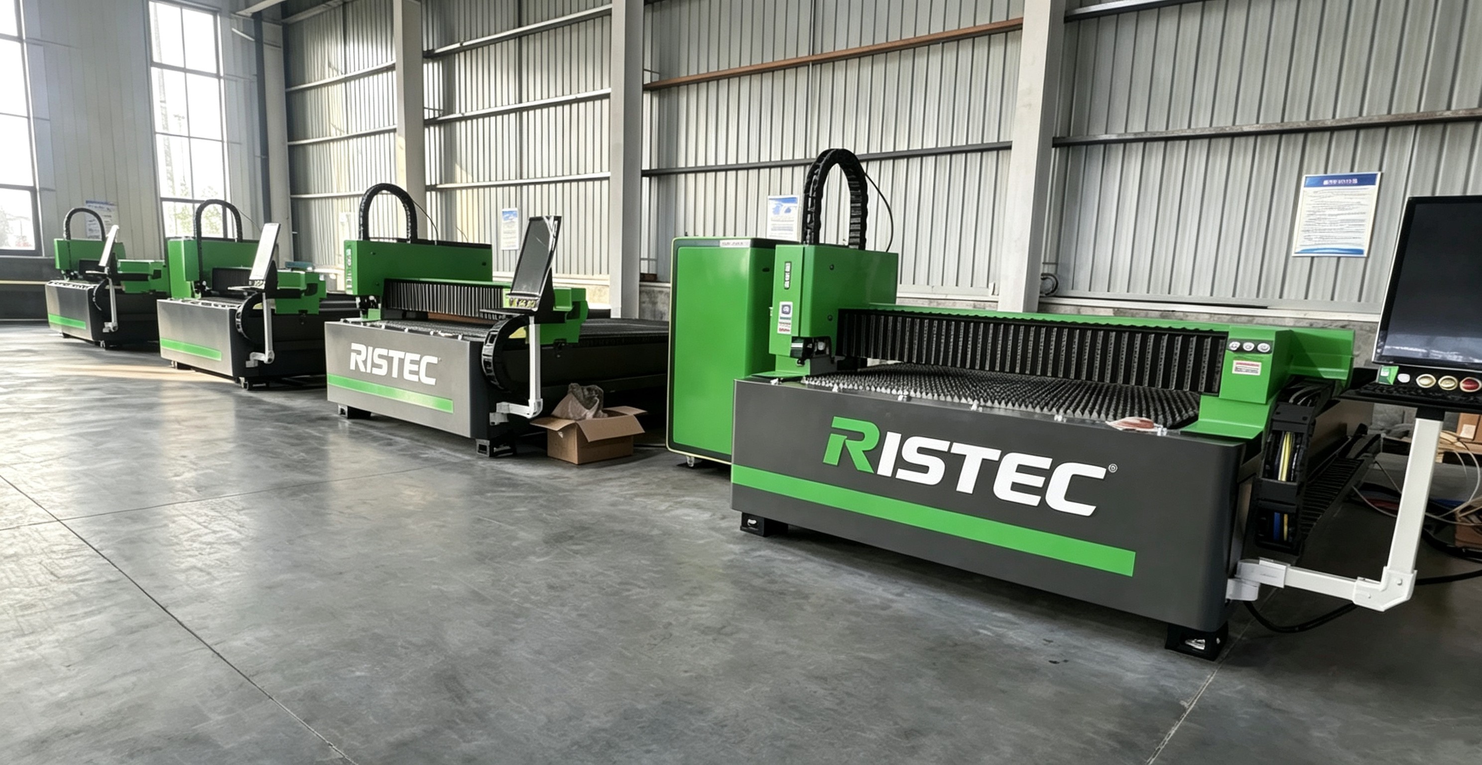 Machine de découpe laser à fibre pour tôles métalliques