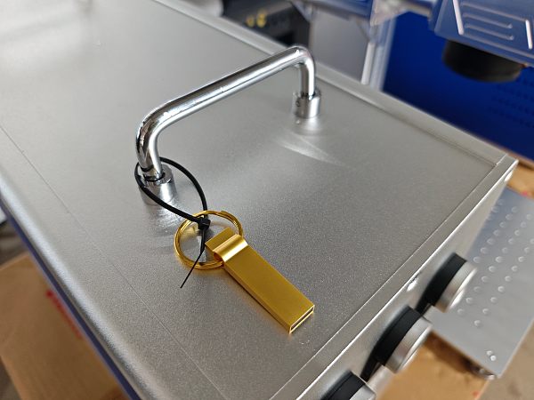 Machine de marquage laser à fibre (11)