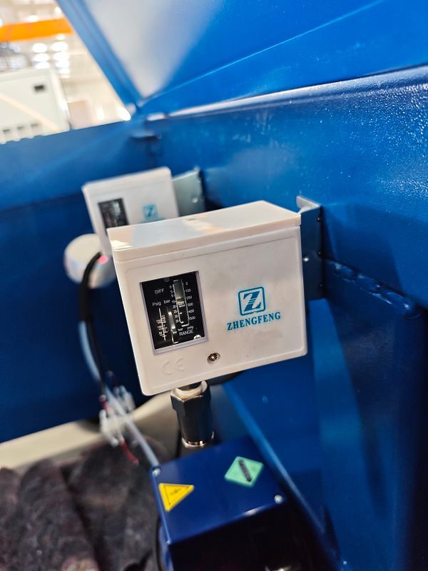 Machine de découpe laser à fibre (14)