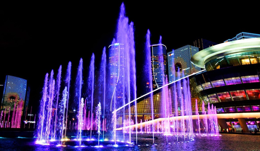 Plaza Dry Fountain