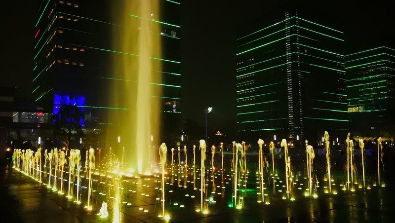 Plaza Dry Fountain