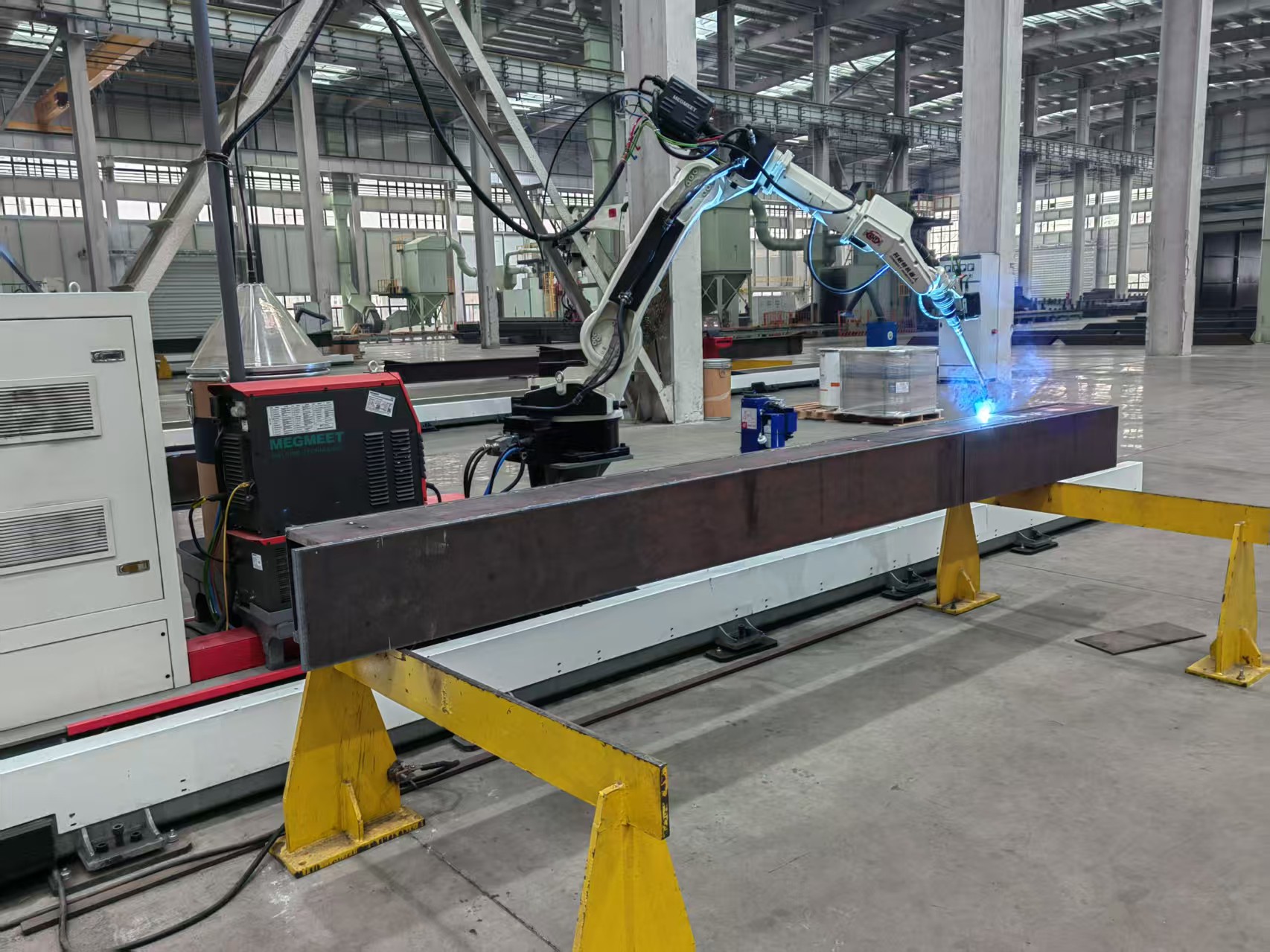 ¿Funciona bien un robot de soldadura con diferentes espesores de material en trabajos de exportación? Revisión de la capacidad de adaptación