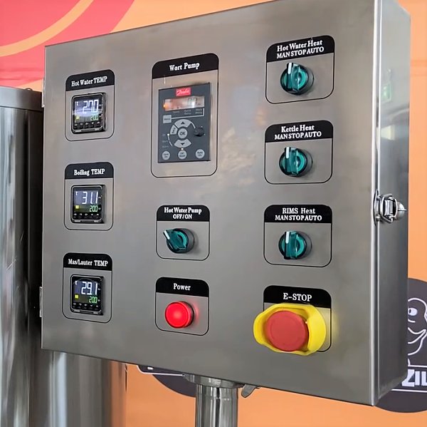 1. SUS 304 Material cabinet</br>2. Temperature indicator & heating elements on/off control of mash/lauter tun, kettle/whirlpool tank, hot water tank</br>3. Wort Pump VFD Speed control</br>4. Hot water pump on/off control</br>5. With high quality electric components, Schneider brand. CE, ISO Certificated