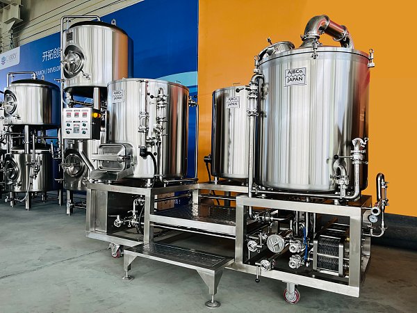 1. Only for Star-series brewhouse</br>2. Atmospheric manual open top lid  </br>3. Ladder is dismountable</br>4. If you don't need, just take them away