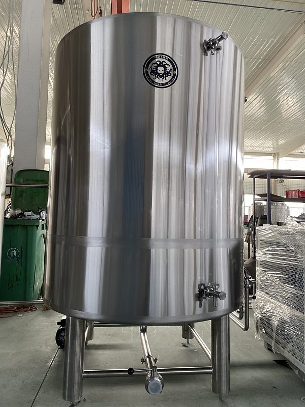 * Effective volume:1500L, total volume: 1650L</br>* Net Dimension=Φ1360 *2100mm</br>* Level tube</br>* Insulated conical top and sloped bottom</br>* Glycol water inlet and outlet</br>*  Inner-jacket (SUS304) thickness: 3mm, pickling and passivating treated; External-Jacket(SUS304) thickness: 2mm, Hairline polishing;</br>* Insulation layer: PU-thickness= 80mm.</br>* 100% high accuracy TIG welding.