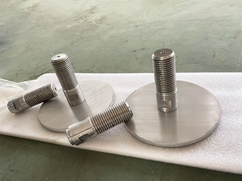 2.leveling pads & Adjustable bolt