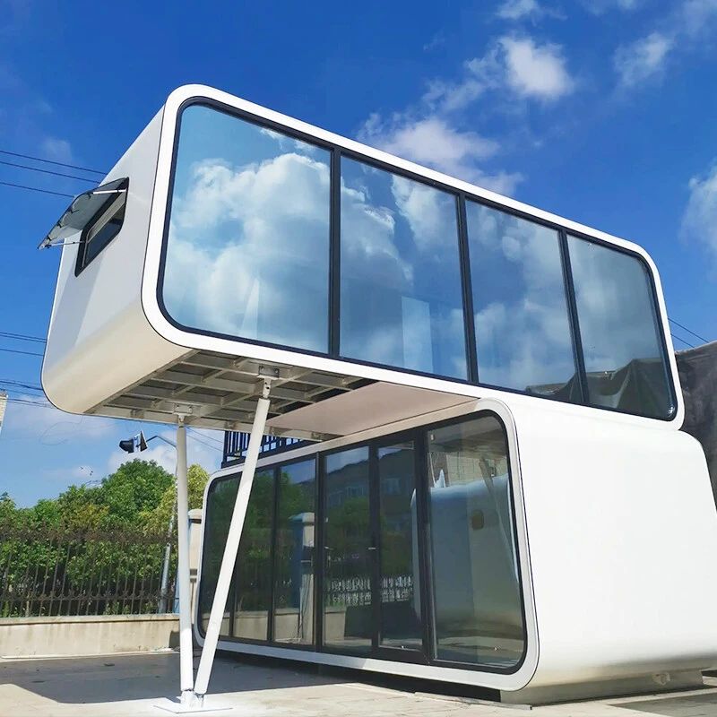 Deluxe Apple Cabin