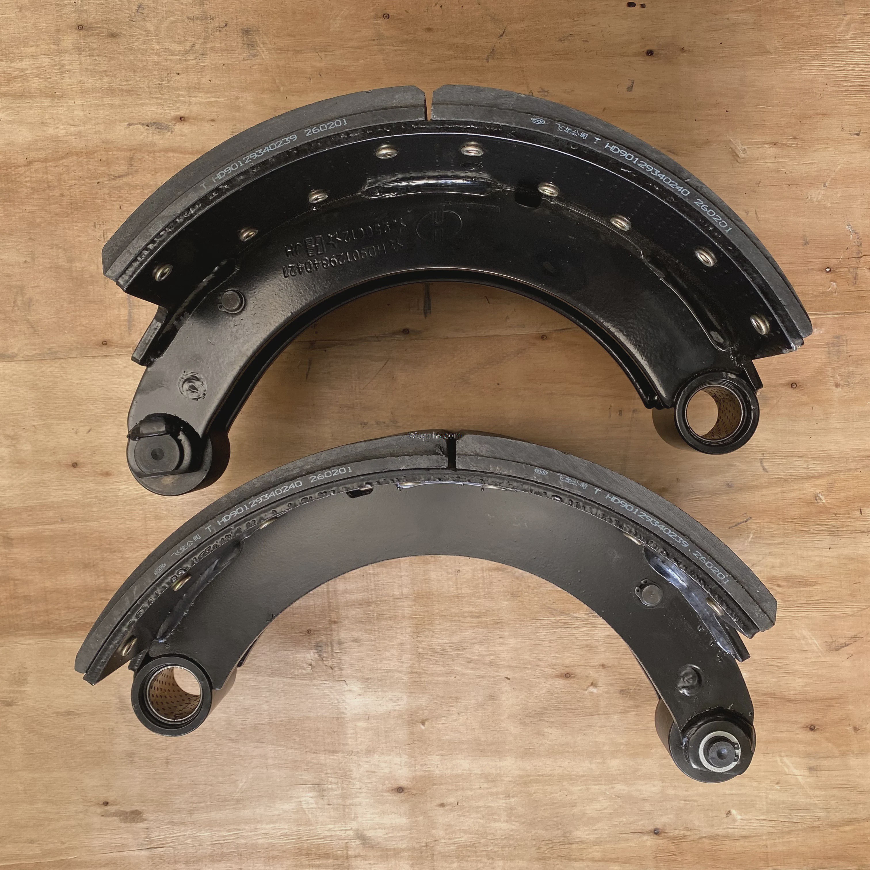 HD90129340421 Plaquettes de frein Shacman Delong modèle manuel camions poids lourds avec plateforme STR essieu arrière 410mm ensemble de mâchoires de frein à tambour soudé 