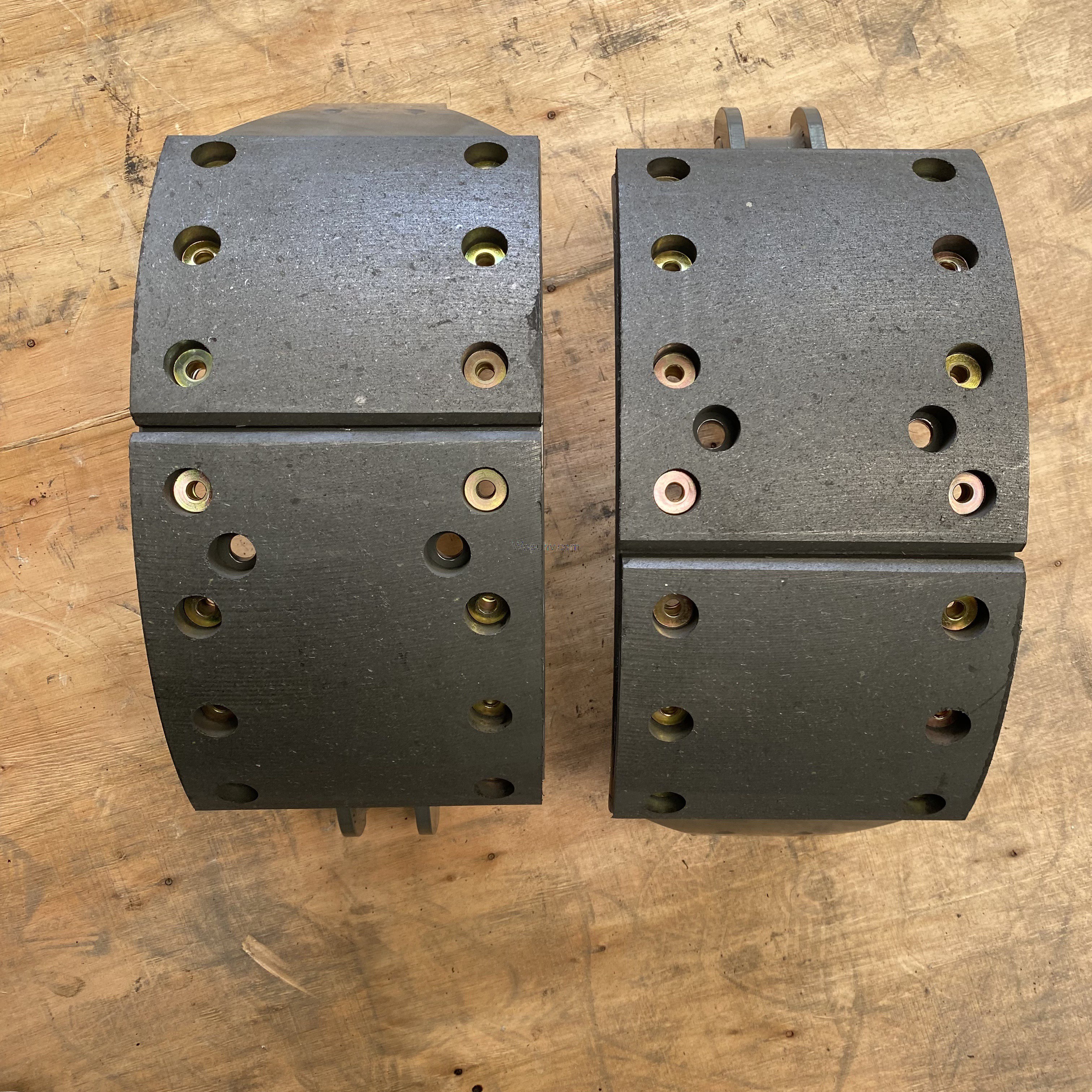 AZ9100440034 Ensemble mâchoire de frein avant pour camions lourds SINOTRUK STR nouveau type