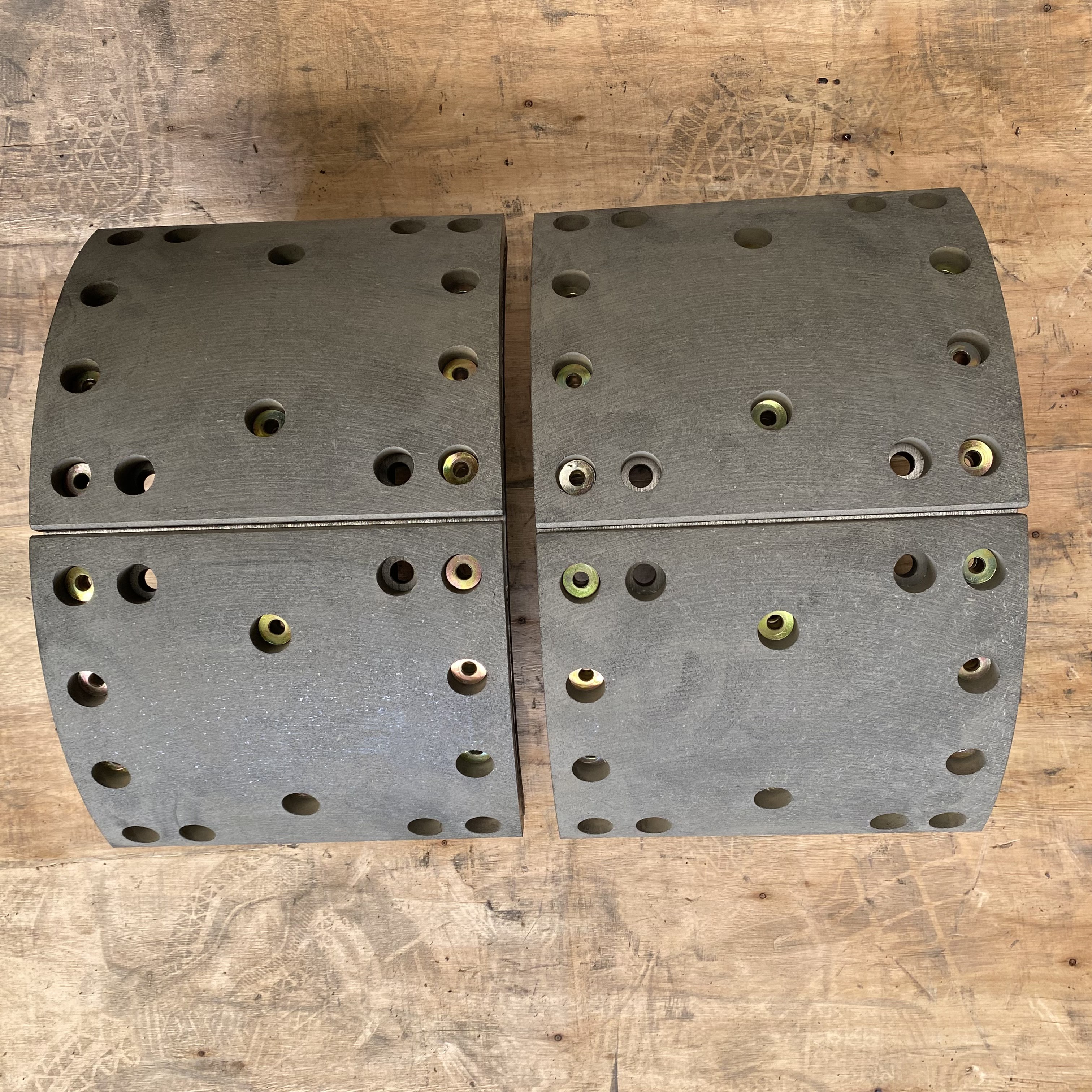 AZ9231342074 Ensemble de mâchoire de frein arrière pour HOWO, système de freinage pour camion lourd à 14 trous
