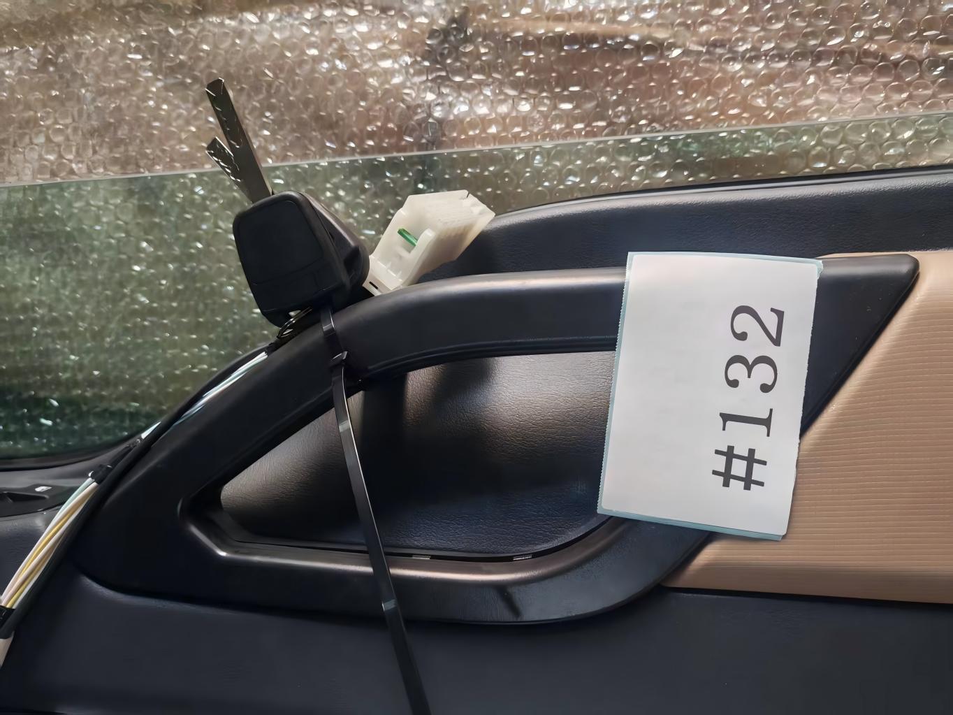Ensemble de commutateur de porte droite SINOTRUK HOWO TX AZ1671210104 avec faisceau de câblage et capteur blanc