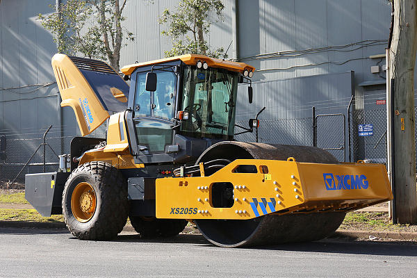 مدحلة الطرق XCMG XS205S جديدة تمامًا