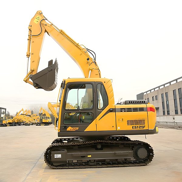 Nova escavadeira SDLG E6125F