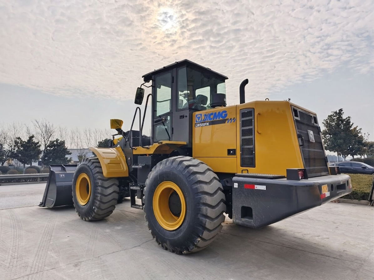 Nova Carregadeira de Rodas XCMG LW500FN