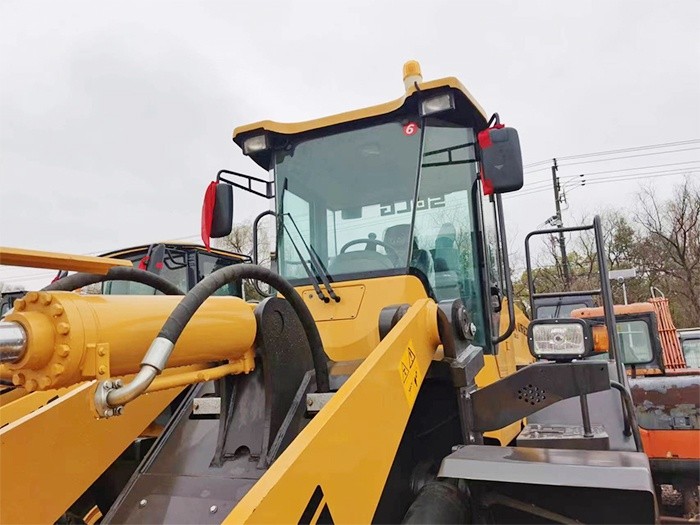 SDLG wheel loader (2) SDLG wheel loader (2)