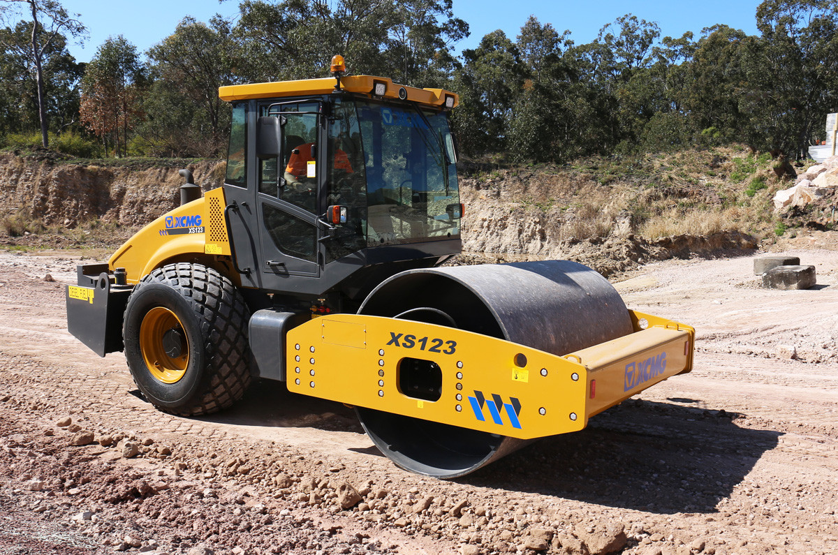 Rodillo compactador nuevo XCMG XS123
