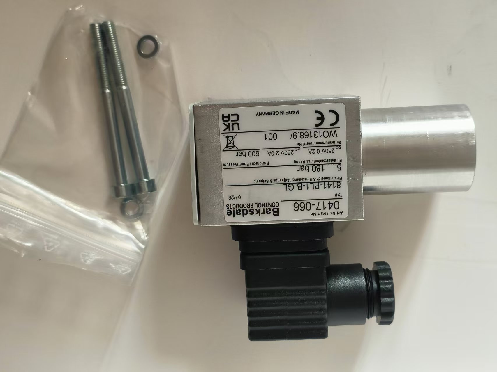 Barksdale 8141-PL1-B-GL 0417-066 PL1 Gold Plated Contact Pressure Switch New Original 1-year Warranty