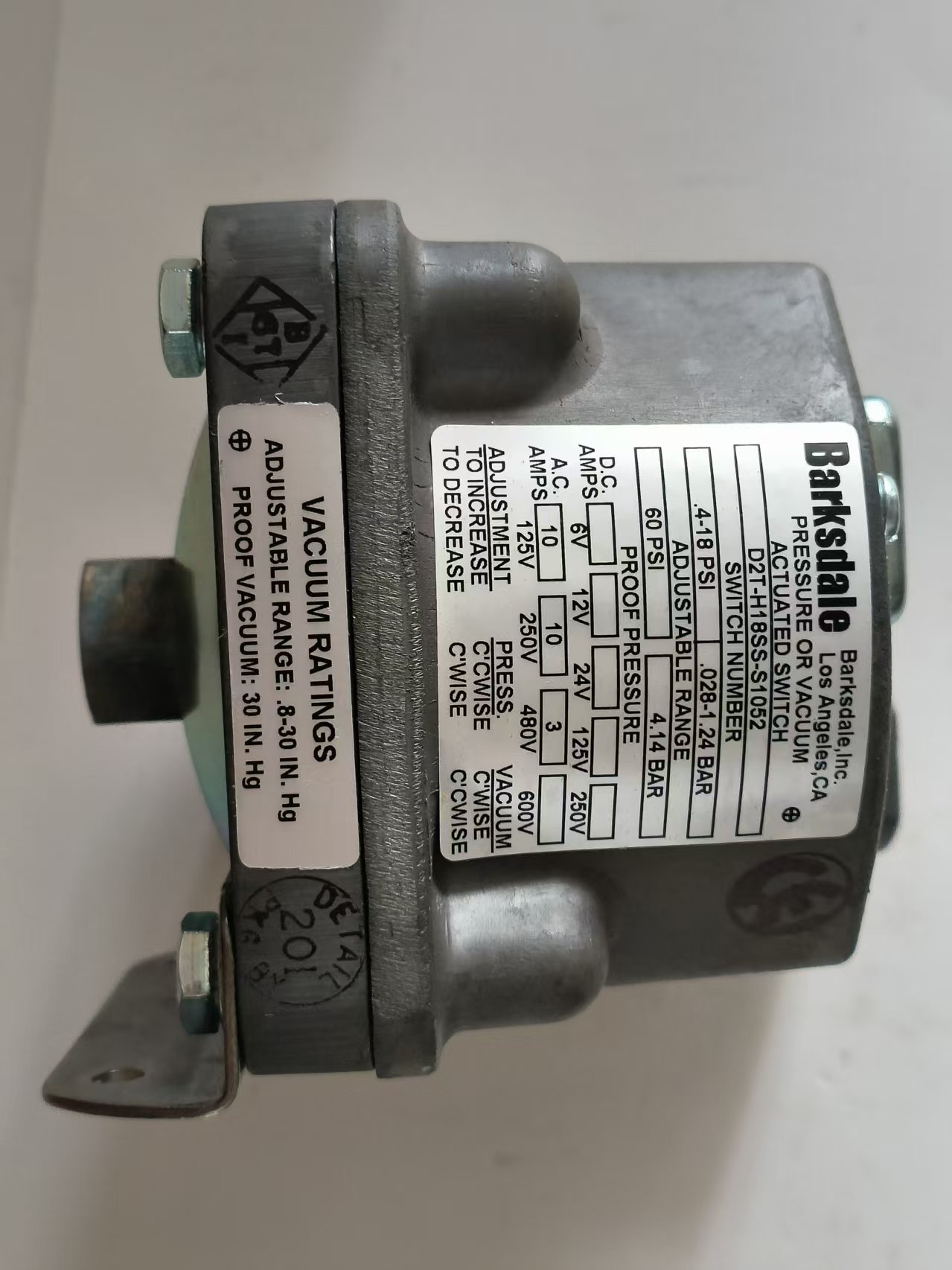 Barksdale D2T-H18SS-S1052 Dual-Circuit Low Pressure Pressure Switch with S1052 Option New Original 1-year Warranty Barksdale D2T-H18SS-S1052 Dual-Circuit Low Pressure Pressure Switch with S1052 Option New Original 1-year Warranty
