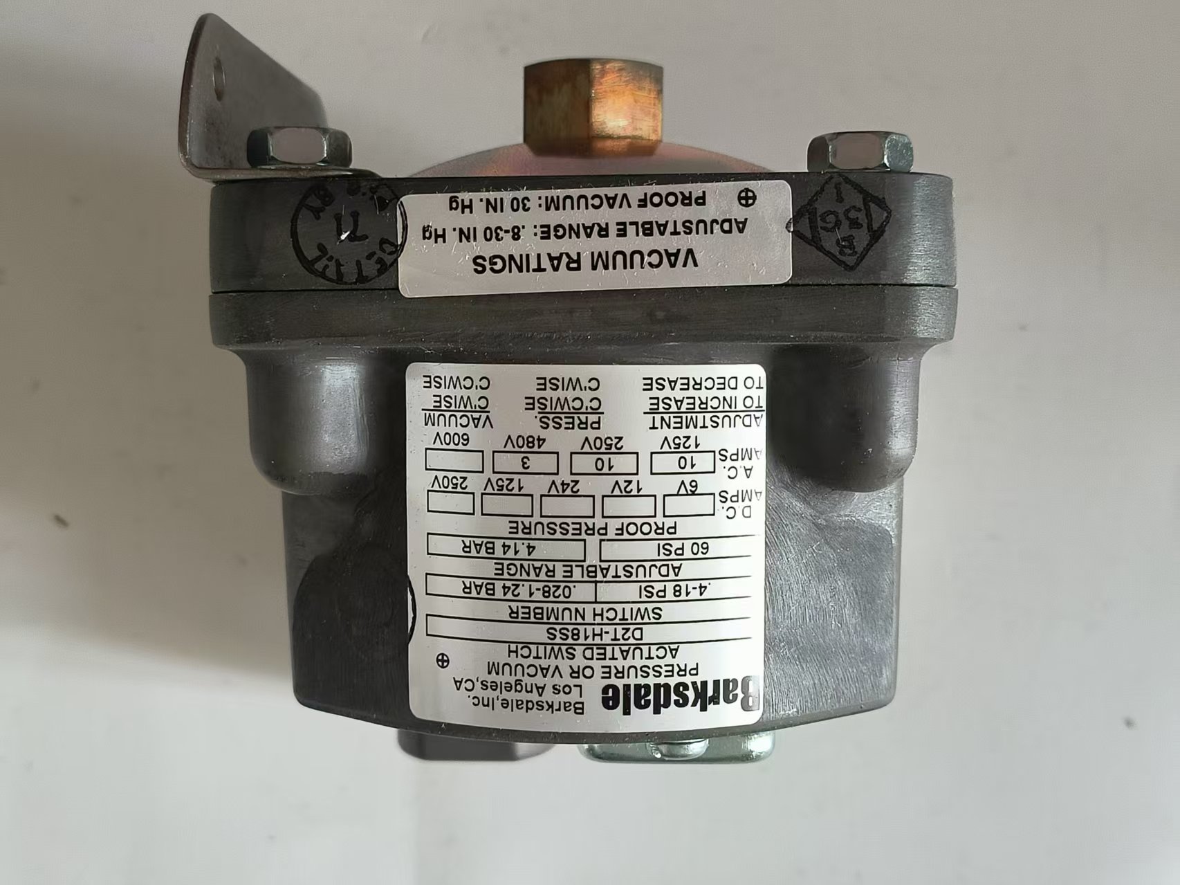 Barksdale D2T-H18SS Dual‑Circuit Diaphragm Pressure Switch, 316SS, Low Range New Original 1-year Warranty Barksdale D2T-H18SS Dual‑Circuit Diaphragm Pressure Switch, 316SS, Low Range New Original 1-year Warranty