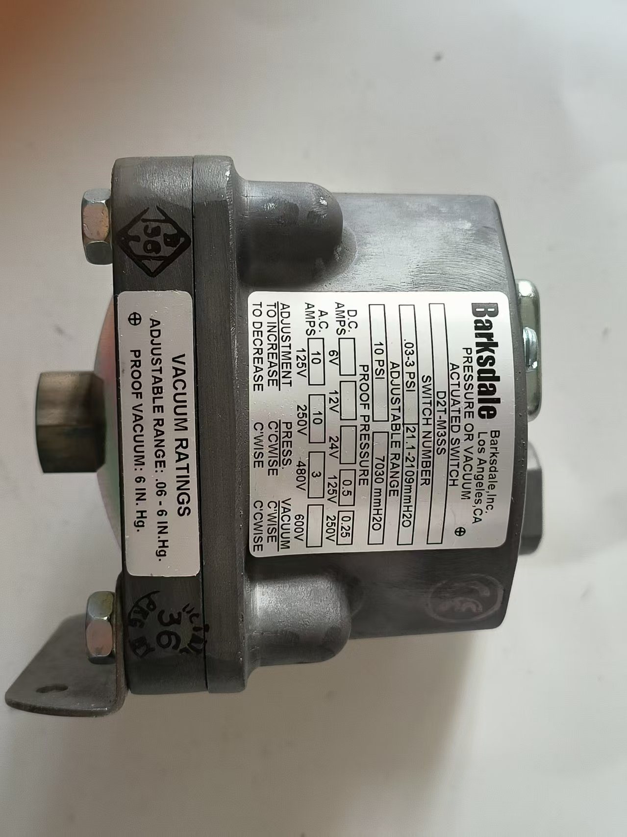 Barksdale D2T-M3SS Dual‑Circuit Diaphragm Pressure Switch, High Range, 316SS New Original 1-year Warranty Barksdale D2T-M3SS Dual‑Circuit Diaphragm Pressure Switch, High Range, 316SS New Original 1-year Warranty