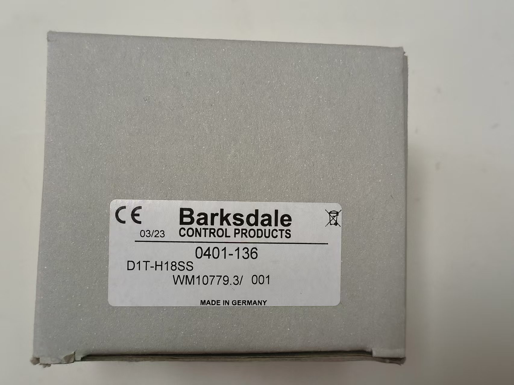 Barksdale 0401-136 D1T-H18SS Single-Circuit Diaphragm Pressure Switch, 0.4–18 psi, 316SS New Original 1-year Warranty