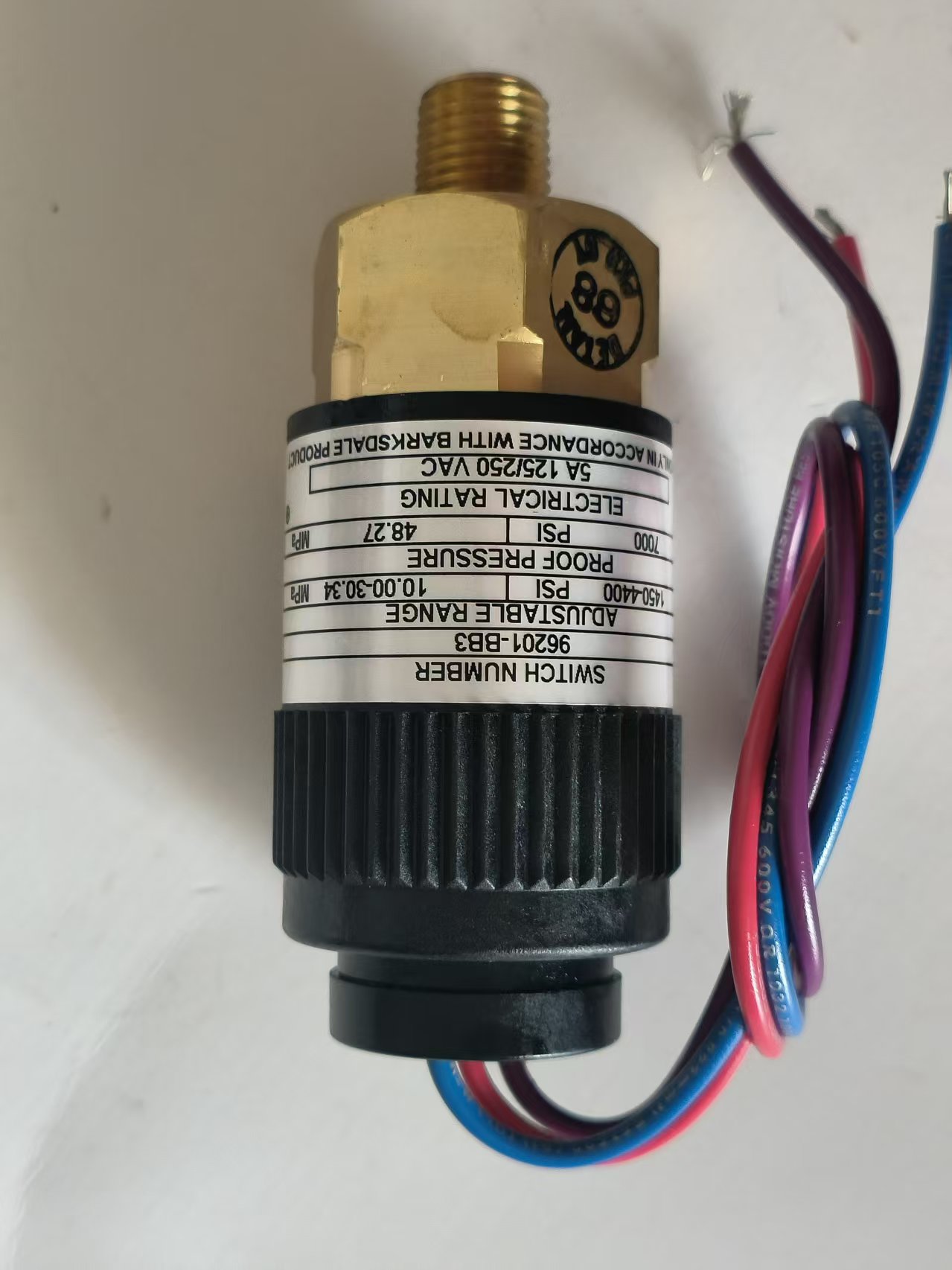 Barksdale 96201-BB3 Compact Pressure Switch, 1450–4400 psi, Brass, NEMA 1 New Original 1-year Warranty Barksdale 96201-BB3 Compact Pressure Switch, 1450–4400 psi, Brass, NEMA 1 New Original 1-year Warranty