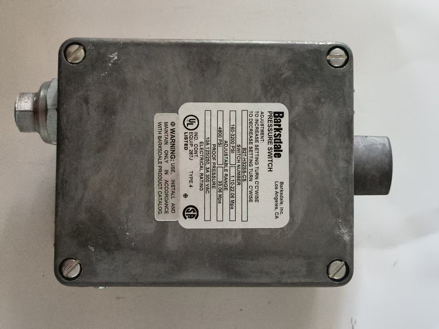Barksdale B2T-H32SS-CS Bourdon Tube Pressure Switch, 316SS, CS Option New Original 1-year Warranty Barksdale B2T-H32SS-CS Bourdon Tube Pressure Switch, 316SS, CS Option New Original 1-year Warranty
