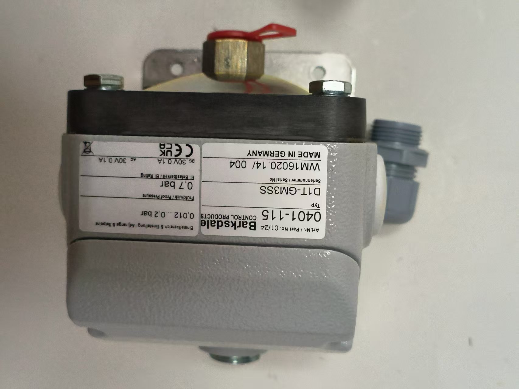 Barksdale D1T-GM3SS 0401-115 Single-Circuit Diaphragm Pressure Switch, 316SS, GM3 Option New Original 1-year Warranty Barksdale D1T-GM3SS 0401-115 Single-Circuit Diaphragm Pressure Switch, 316SS, GM3 Option New Original 1-year Warranty