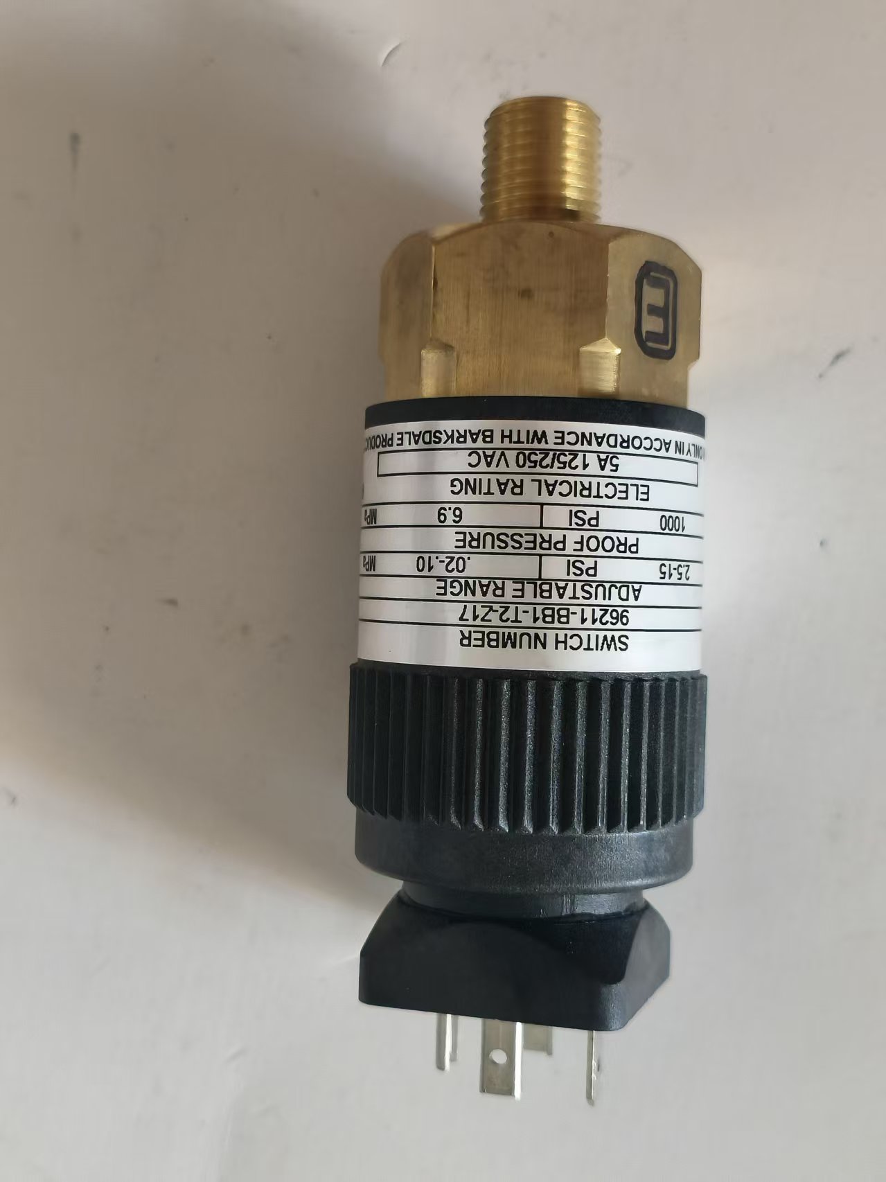 Barksdale 96211-BB1-T2-Z17 Compact Pressure Switch, BB1, T2, Z17 Options, Brass New Original 1-year Warranty Barksdale 96211-BB1-T2-Z17 Compact Pressure Switch, BB1, T2, Z17 Options, Brass New Original 1-year Warranty