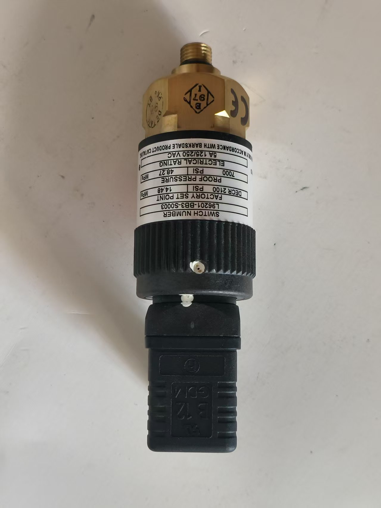 Barksdale L96201-BB3-S0003 Compact Pressure Switch, BB3, S0003 Option, Brass, Low Profile New Original 1-year Warranty Barksdale L96201-BB3-S0003 Compact Pressure Switch, BB3, S0003 Option, Brass, Low Profile New Original 1-year Warranty