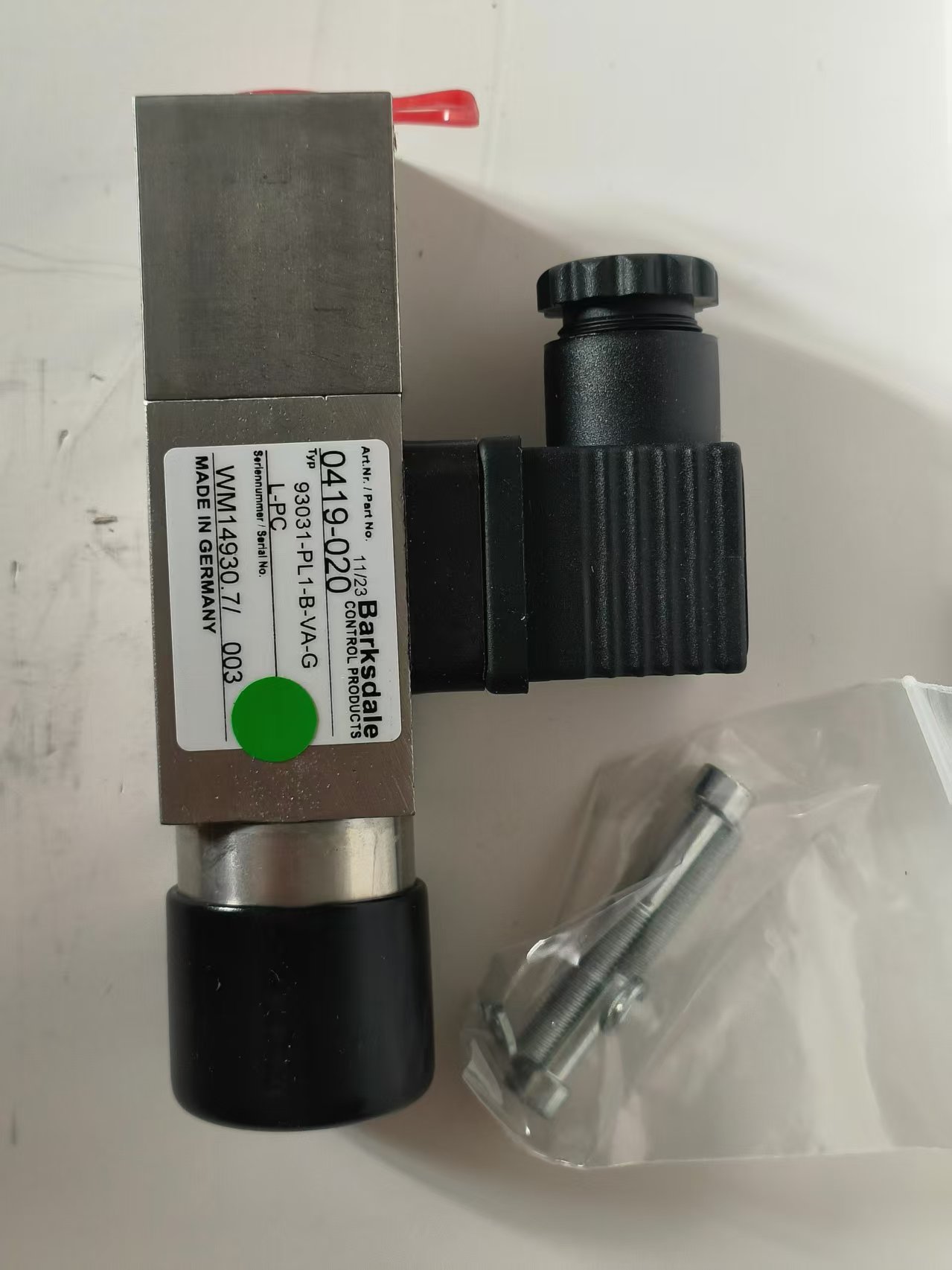 Barksdale 0419-020 93031-PL1-B-VA-GL-PC 9300 Series Piston Pressure Switch, VA-GL-PC Options New Original 1-year Warranty