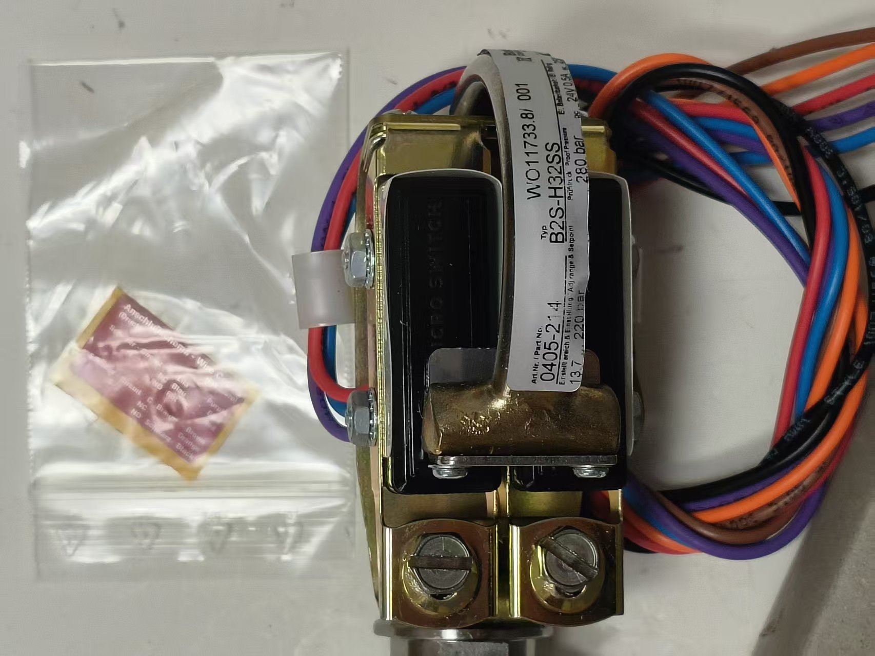 Barksdale B2S-H32SS (0405-214) Stripped Bourdon Tube Pressure Switch, Dual‑Setpoint, H32 Range New Original 1-year Warranty Barksdale B2S-H32SS (0405-214) Stripped Bourdon Tube Pressure Switch, Dual‑Setpoint, H32 Range New Original 1-year Warranty
