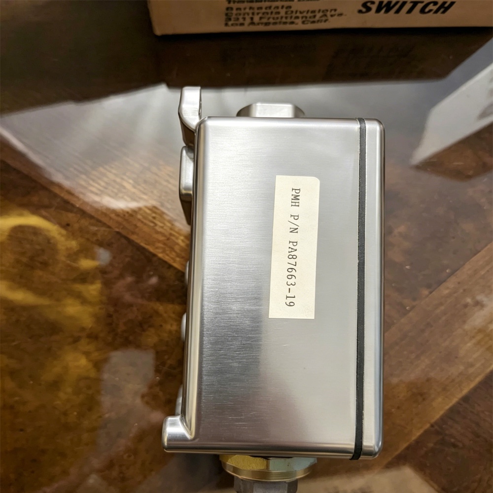 Barksdale B2T‑M48SS Dual‑Setpoint Bourdon Tube Pressure Switch, M48, 316SS, NEMA 4 New Original 1-year Warranty