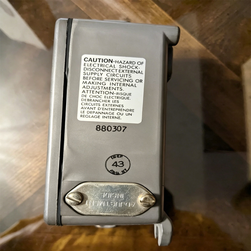 Barksdale B2T‑M48SS Dual‑Setpoint Bourdon Tube Pressure Switch, M48, 316SS, NEMA 4 New Original 1-year Warranty