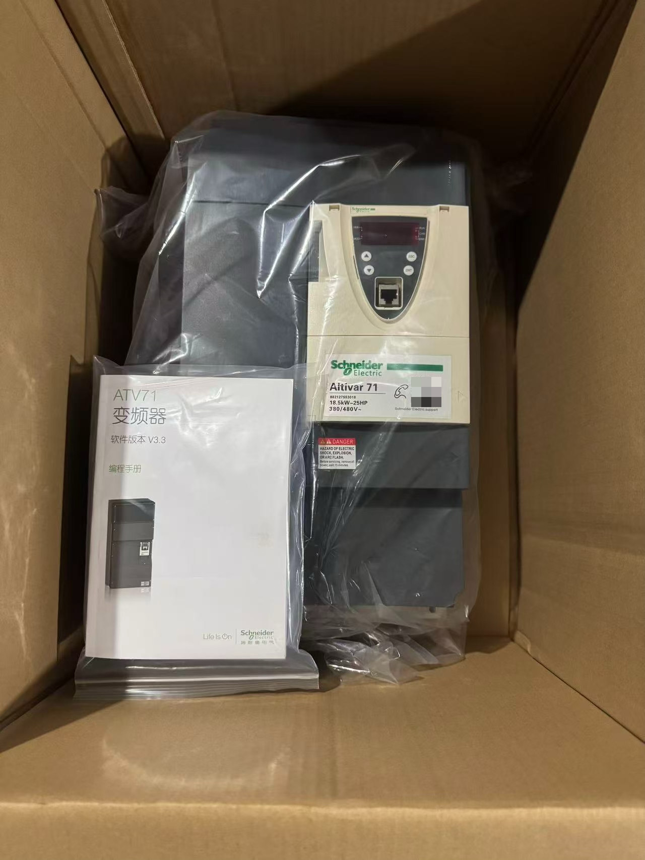 Schneider ATV71HD18N4Z Altivar71 18.5kW Heavy Duty Vector VFD 3Ph 380-480V Integrated EMC Filter Variable Frequency Drive New Original 1-year Warranty Schneider ATV71HD18N4Z Altivar71 18.5kW Heavy Duty Vector VFD 3Ph 380-480V Integrated EMC Filter Variable Frequency Drive New Original 1-year Warranty