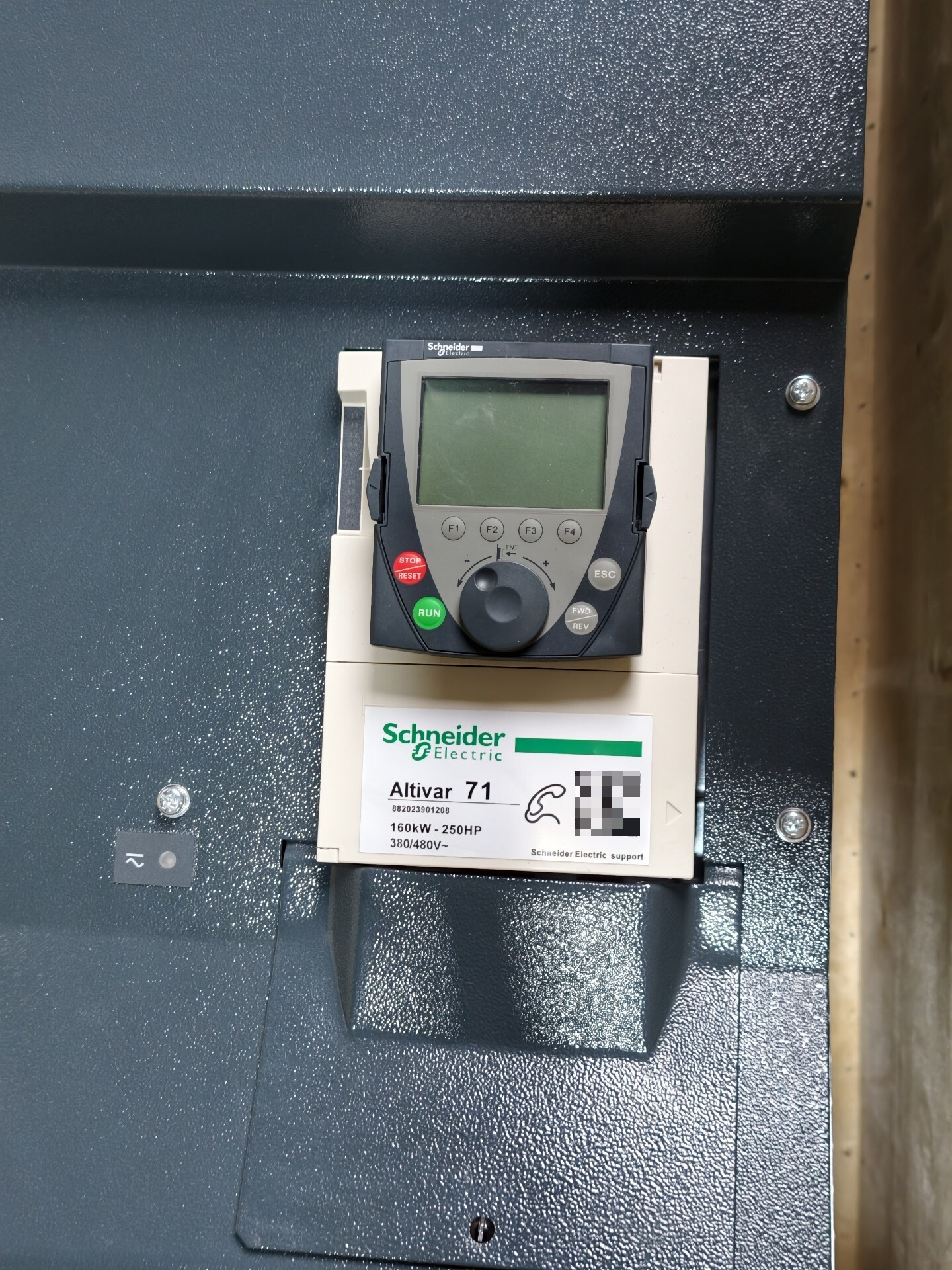 Schneider ATV71HC25N4 Altivar71 250kW Heavy Duty Variable Frequency Drive 3Ph 380-480V Built-in EMC Graphic Terminal New Original 1-year Warranty