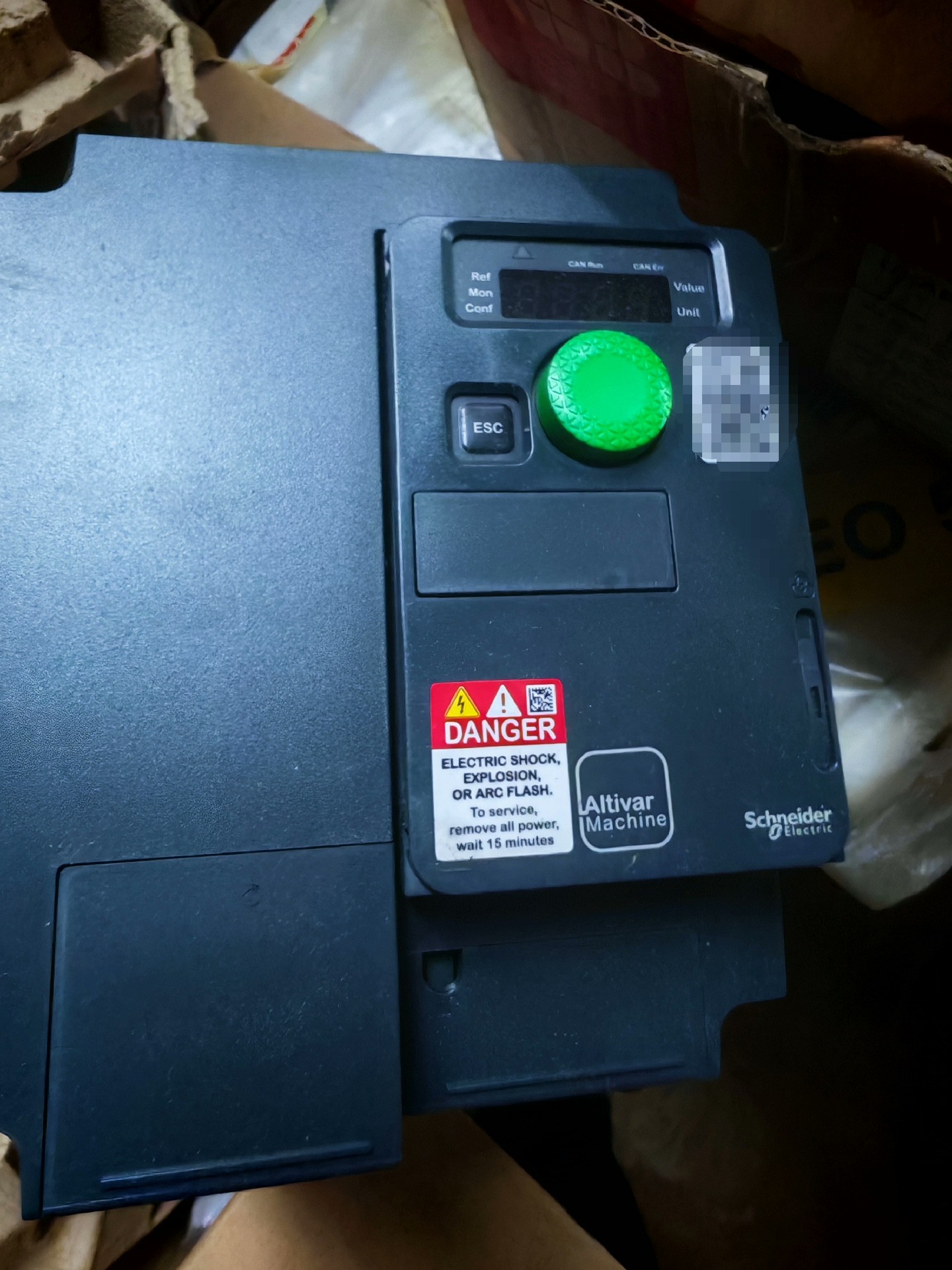 Schneider ATV320U40N4C Altivar320 4.0kW 3Ph 380-500V Compact Book Machine VFD Integrated C2 EMC Braking Chopper New Original 1-year Warranty