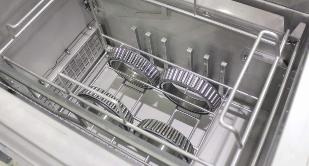 bearing_cleaning_in_ultrasonic_tank-1024x549 bearing_cleaning_in_ultrasonic_tank-1024x549