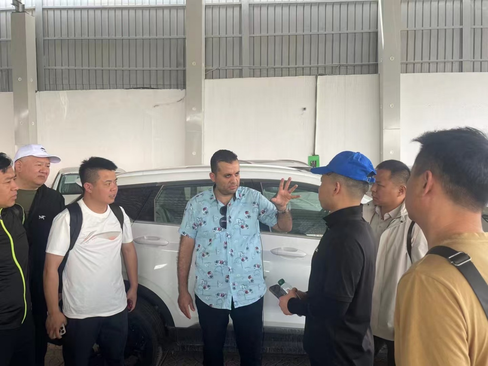 Tanzanian Client Conducts On-Site Vehicle Inspection & Confirms Dump Truck Order at Hengdian Auto Trading Tanzanian Client Conducts On-Site Vehicle Inspection & Confirms Dump Truck Order at Hengdian Auto Trading