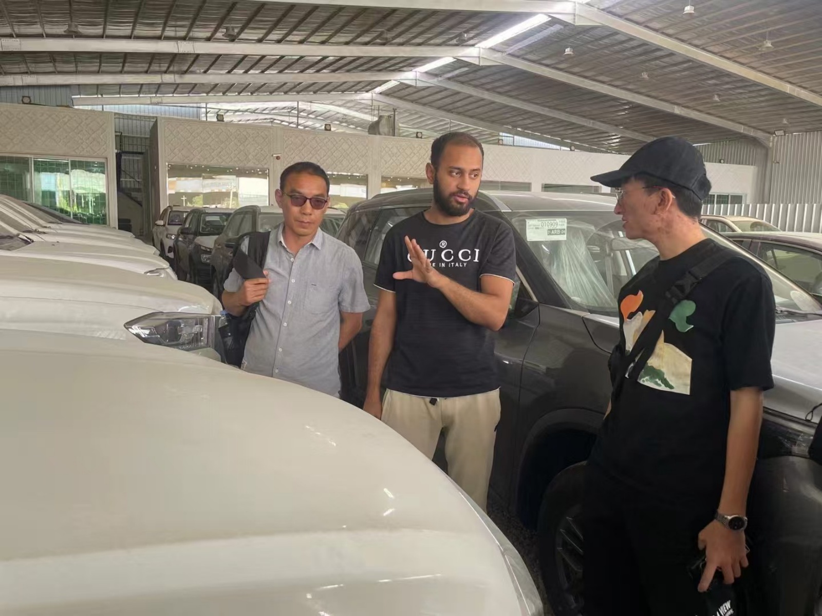 Saudi VIP Client Delegation Visits Shandong Hengdian Auto Trading for In-Depth Procurement Negotiations Saudi VIP Client Delegation Visits Shandong Hengdian Auto Trading for In-Depth Procurement Negotiations