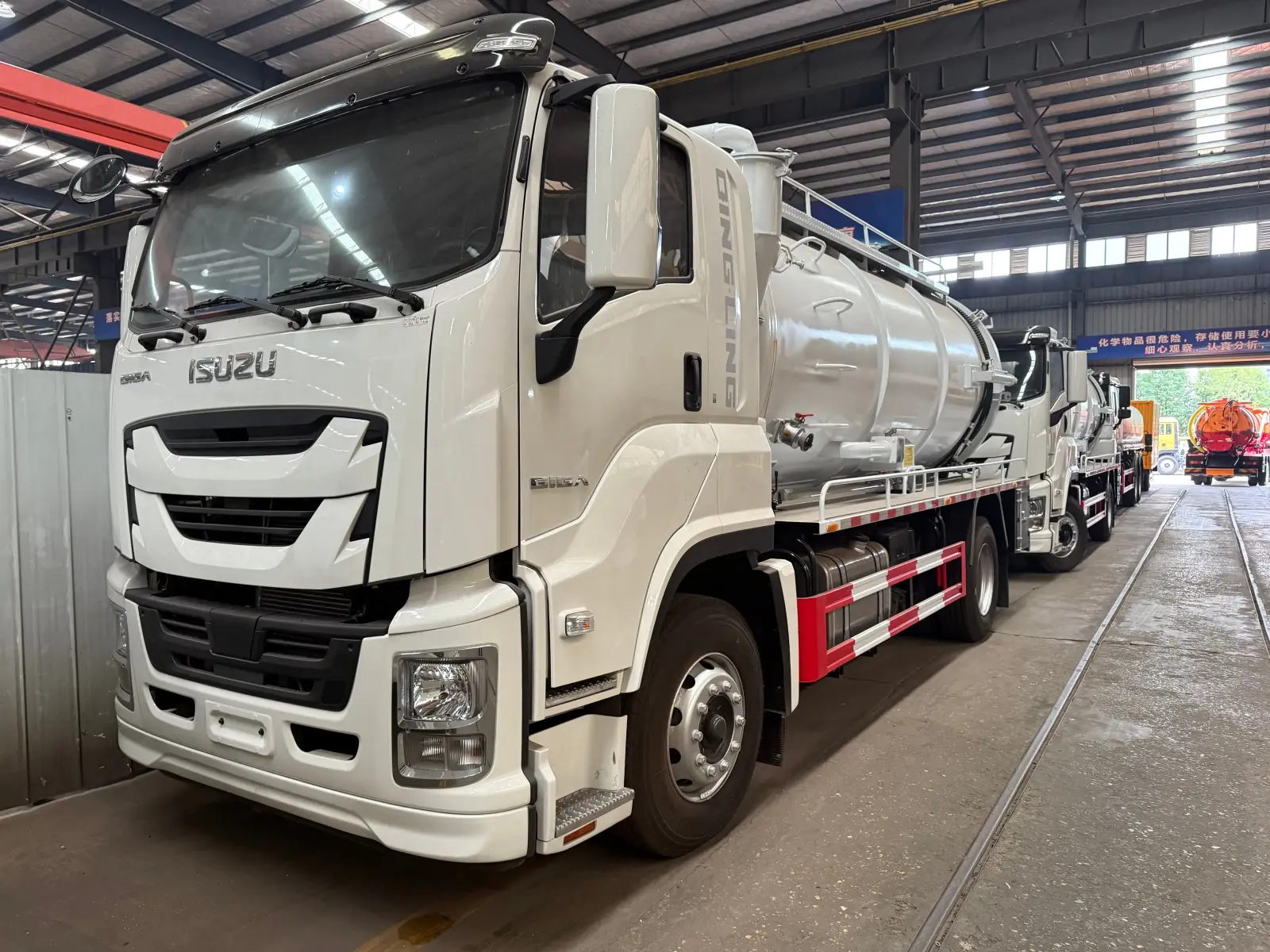 ISUZU 4x2 15cbm Vacuum Sewage Truck